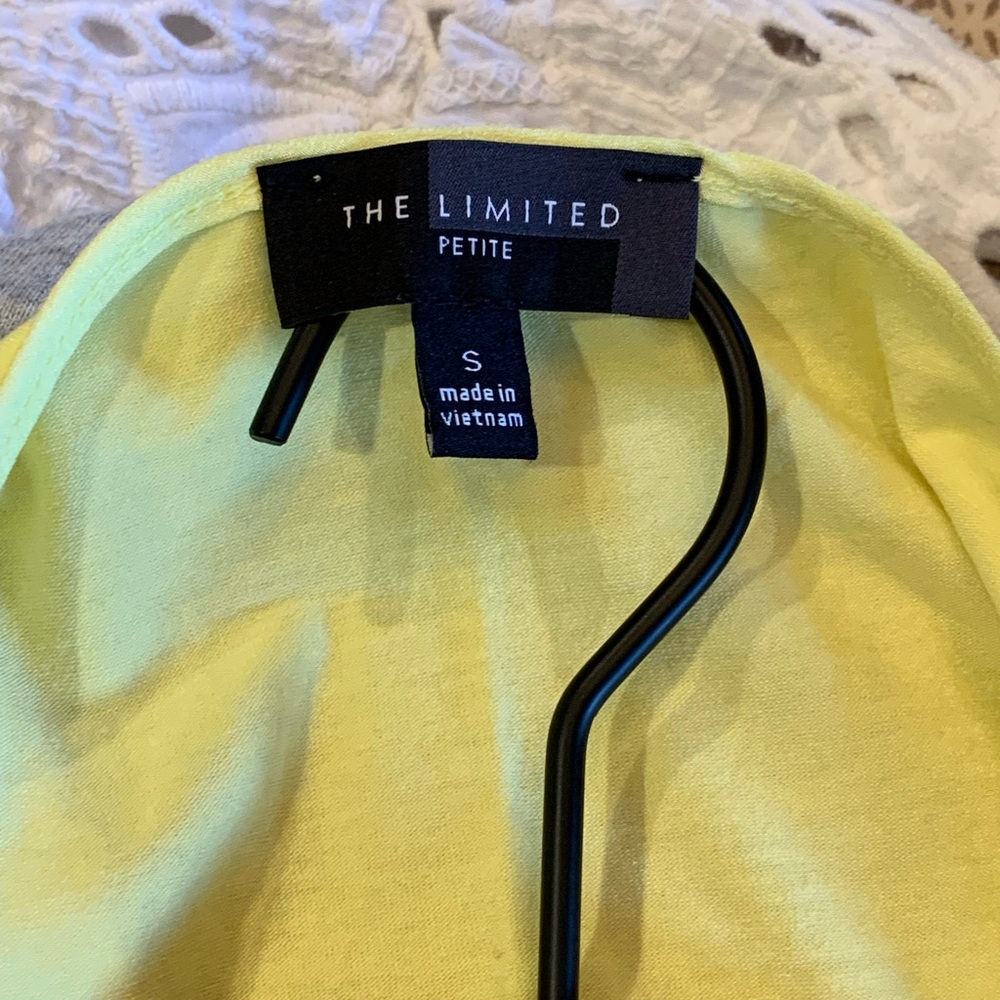 The Limited Smocked Tank/Shell - Picture 4 of 5